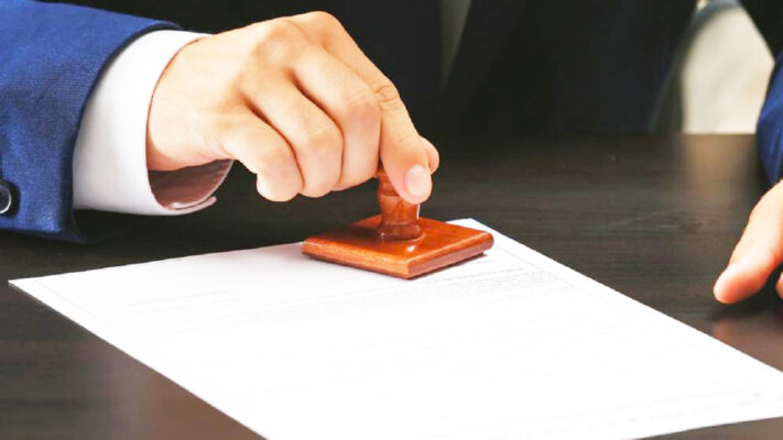 Công chứng giấy tờ ở đâu? 2 cong chung giay to o dau a